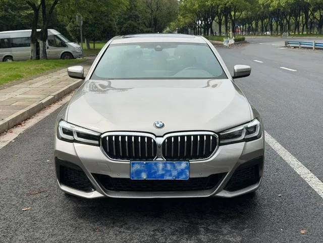 BMW 5 Series 2021 525Li M Sports suit exterior photo 3 BMW 5 Series 2021 525Li M Sports suit exterior photo 3