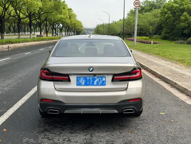 BMW 5 Series 2021 525Li M Sports suit exterior photo 4 BMW 5 Series 2021 525Li M Sports suit exterior photo 4