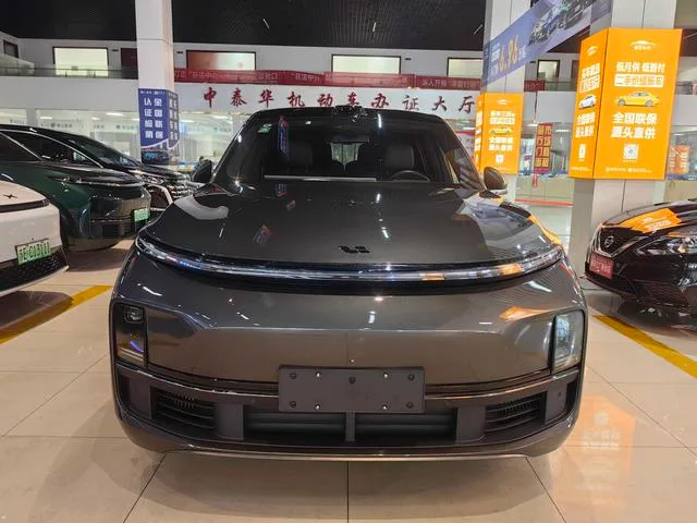 Li Auto L9 2022 Max version exterior photo 2