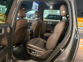 Li Auto L9 2022 Max version exterior photo 4