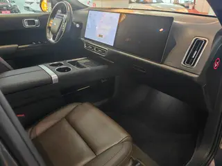 Li Auto L9 2022 Max version interior photo 9