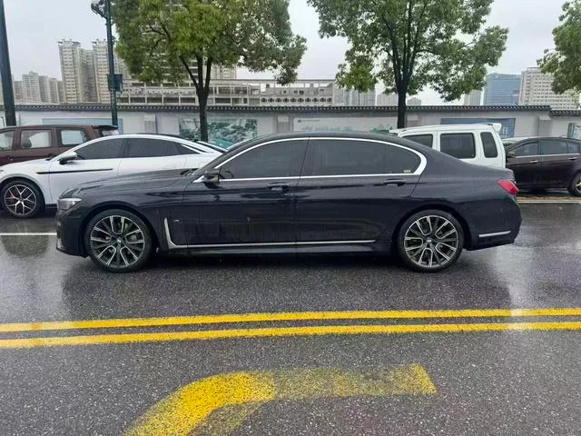 BMW 7 Series 2019 730Li M Conjunto deportivo exterior foto 3 BMW 7 Series 2019 730Li M Conjunto deportivo exterior foto 3