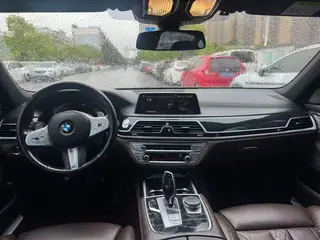 BMW 7 Series 2019 730Li M Conjunto deportivo interior foto 7 BMW 7 Series 2019 730Li M Conjunto deportivo interior foto 7