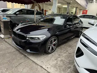 BMW 5 Series 2020 530Li Лидирующий M Спортивный костюм