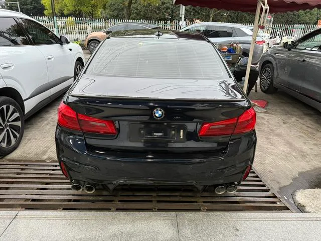 BMW 5 Series 2020 530Li Leading Type M Sports suit exterior photo 5