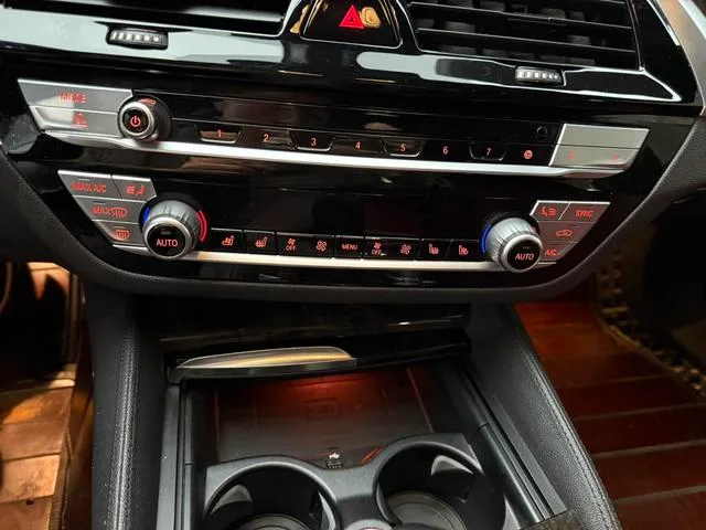 BMW 5 Series 2020 530Li Leading Type M Sports suit interior photo 8