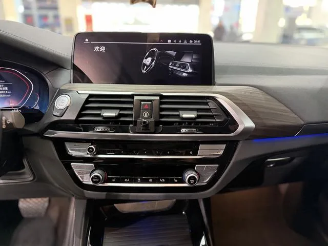 BMW X3 2020 xDrive28i Luxury Set interior photo 9
