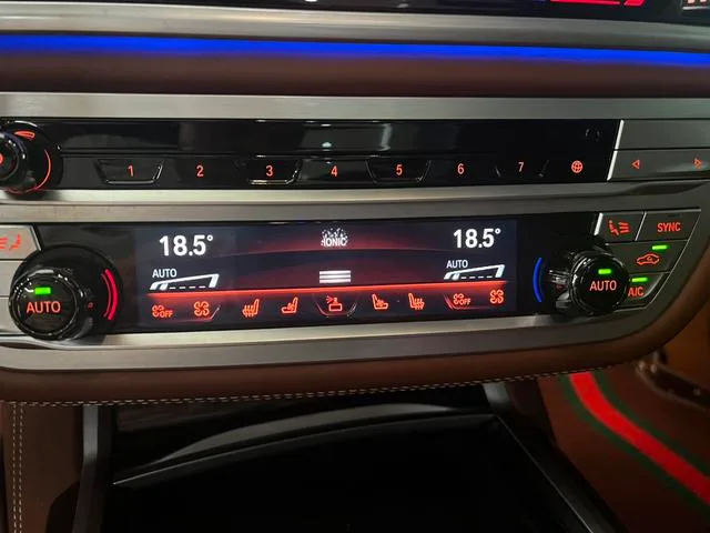 BMW 7 Series 2019 Restyling 740Li xDrive Administrative Luxury Set exterior photo 7