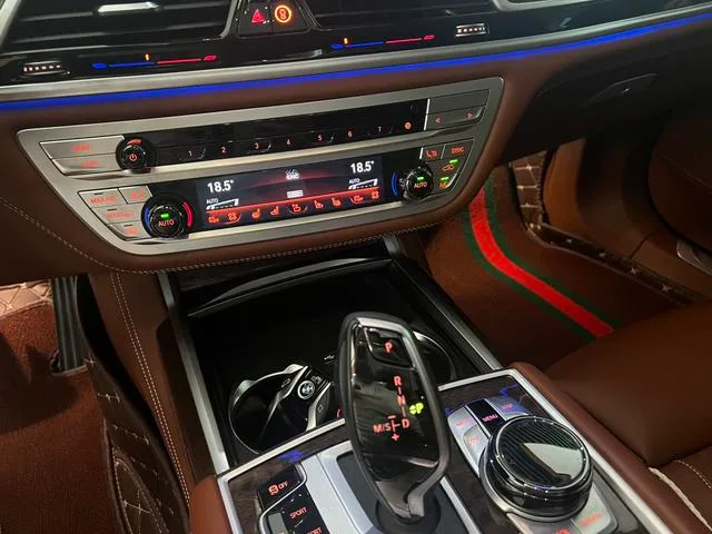 BMW 7 Series 2019 Restyling 740Li xDrive Administrative Luxury Set exterior photo 8