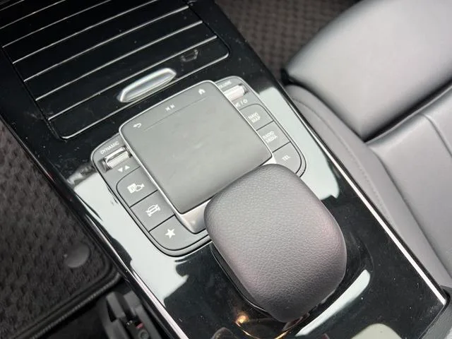 Mercedes-Benz A-Class 2022 Restyling A 200 L Sport Sedan Fashion Edition interior photo 16 Mercedes-Benz A-Class 2022 Restyling A 200 L Sport Sedan Fashion Edition interior photo 16
