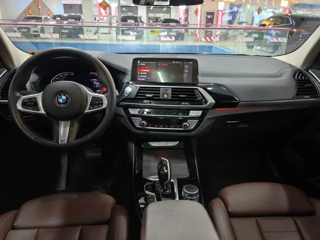 BMW X3 2021 Restyling xDrive25i M Sports suit interior photo 9