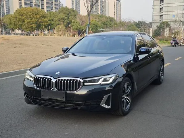 BMW 5 Series 2021 530Li Leading Type Luxury Set exterior photo 1 BMW 5 Series 2021 530Li Leading Type Luxury Set exterior photo 1