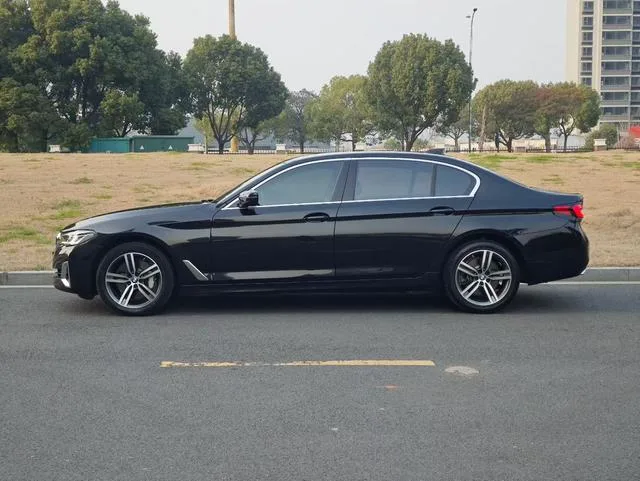 BMW 5 Series 2021 530Li Leading Type Luxury Set exterior photo 3 BMW 5 Series 2021 530Li Leading Type Luxury Set exterior photo 3