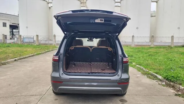 Li Auto ONE 2020 extended range 6 Seat plate exterior photo 8