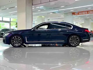 BMW 7 Series 2019 730Li M Conjunto deportivo exterior foto 2 BMW 7 Series 2019 730Li M Conjunto deportivo exterior foto 2