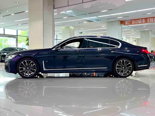 BMW 7 Series 2019 730Li M Conjunto deportivo exterior foto 2 BMW 7 Series 2019 730Li M Conjunto deportivo exterior foto 2