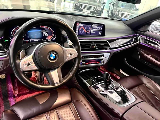 BMW 7 Series 2019 730Li M Conjunto deportivo exterior foto 5 BMW 7 Series 2019 730Li M Conjunto deportivo exterior foto 5