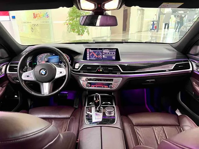 BMW 7 Series 2019 730Li M Conjunto deportivo interior foto 7 BMW 7 Series 2019 730Li M Conjunto deportivo interior foto 7