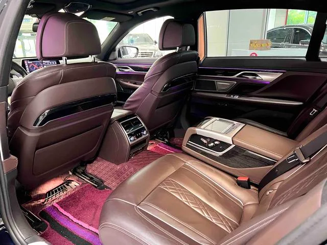 BMW 7 Series 2019 730Li M Conjunto deportivo interior foto 8 BMW 7 Series 2019 730Li M Conjunto deportivo interior foto 8