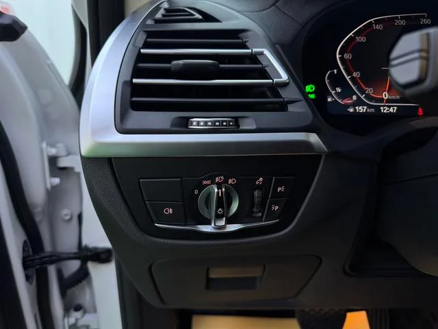 BMW X3 2022 xDrive25i M Sports suit interior photo 16