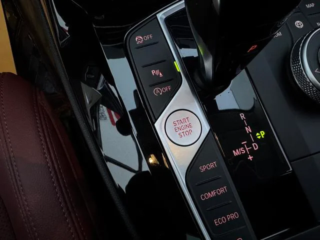 BMW X3 2022 xDrive25i M Sports suit interior photo 19
