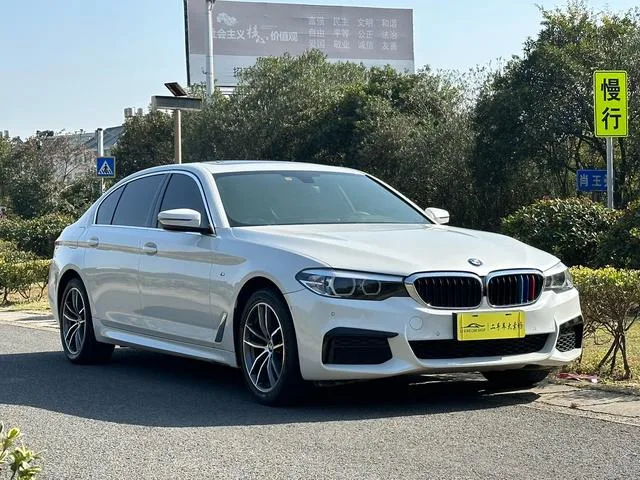 BMW 5 Series 2020 525Li M Sports suit exterior photo 3 BMW 5 Series 2020 525Li M Sports suit exterior photo 3