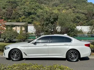 BMW 5 Series 2020 525Li M Sports suit exterior photo 4 BMW 5 Series 2020 525Li M Sports suit exterior photo 4