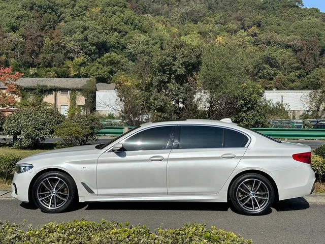 BMW 5 Series 2020 525Li M Sports suit exterior photo 4 BMW 5 Series 2020 525Li M Sports suit exterior photo 4