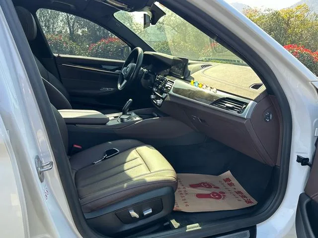 BMW 5 Series 2020 525Li M Sports suit interior photo 12 BMW 5 Series 2020 525Li M Sports suit interior photo 12