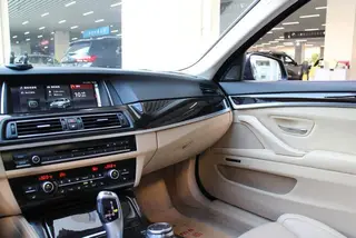 BMW 5 Series 2015 535Li Leader intérieur photo 9