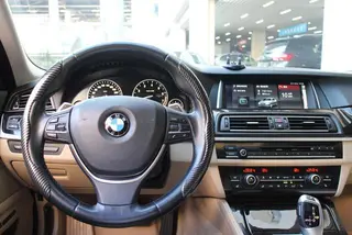 BMW 5 Series 2015 535Li Leader intérieur photo 10