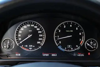 BMW 5 Series 2015 535Li Leader intérieur photo 11