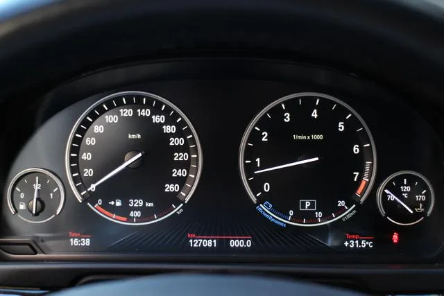 BMW 5 Series 2015 535Li Leader intérieur photo 11