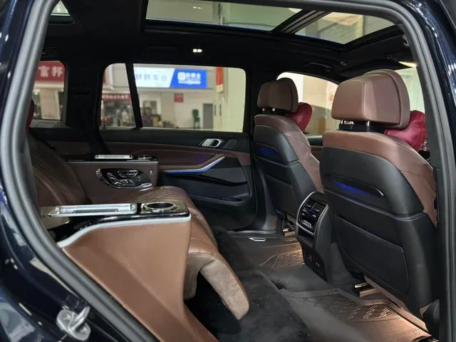 BMW X7 2021 xDrive40i Premium Class M Sports suit interior photo 10
