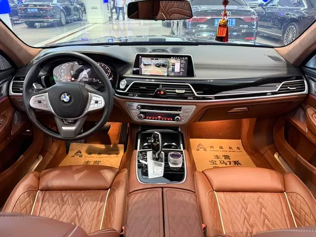 BMW 7 Series 2019 Mise à jour 740Li xDrive Type administratif Ensemble de luxe extérieur photo 7