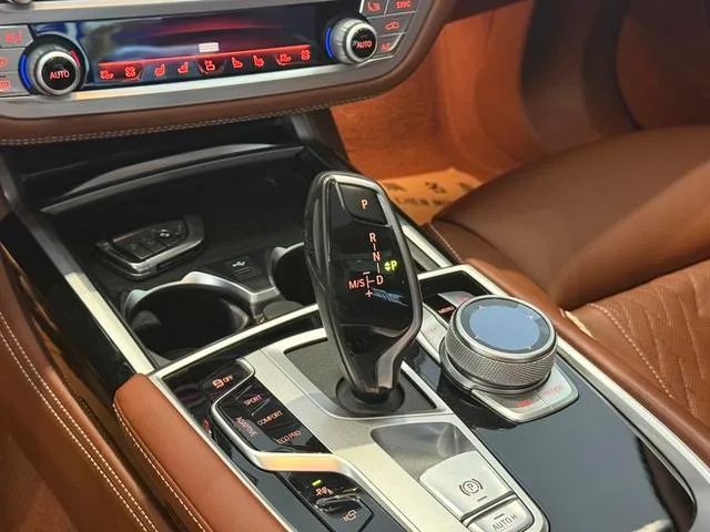 BMW 7 Series 2019 Mise à jour 740Li xDrive Type administratif Ensemble de luxe extérieur photo 9