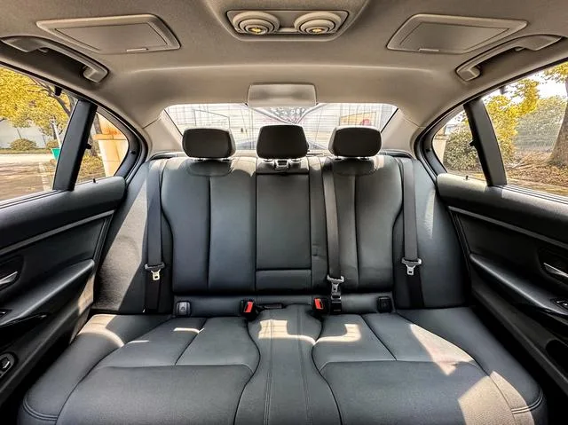 BMW 3 Series 2017 320Li Style tendance intérieur photo 17 BMW 3 Series 2017 320Li Style tendance intérieur photo 17