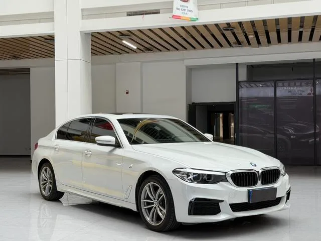 BMW 5 Series 2020 525Li M Sports suit exterior photo 3