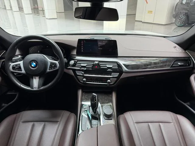 BMW 5 Series 2020 525Li M Sports suit interior photo 13