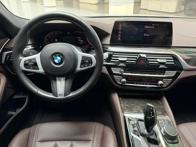 BMW 5 Series 2020 525Li M Sports suit interior photo 14