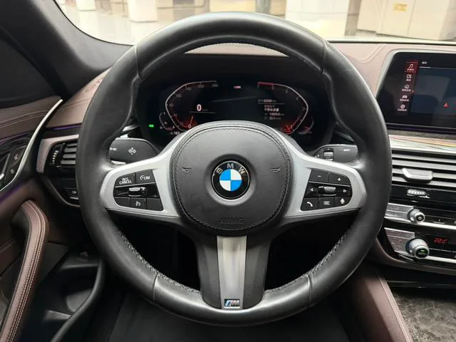 BMW 5 Series 2020 525Li M Sports suit interior photo 15