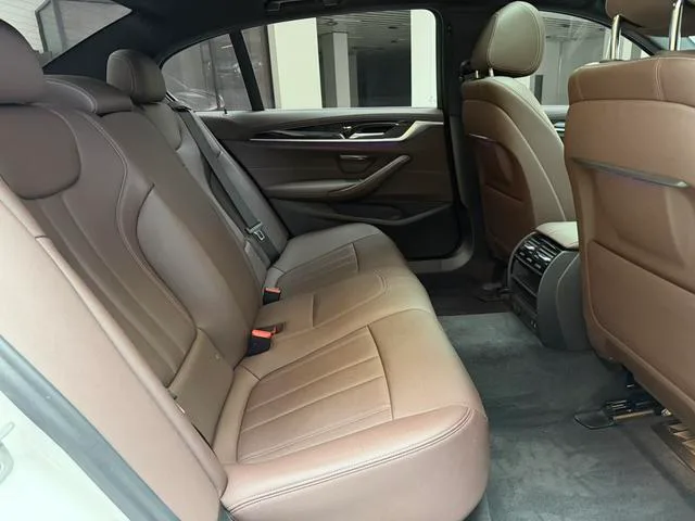BMW 5 Series 2020 525Li M Sports suit interior photo 16