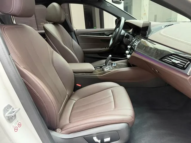 BMW 5 Series 2020 525Li M Sports suit interior photo 17