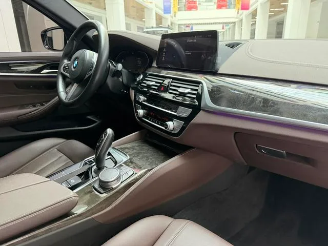 BMW 5 Series 2020 525Li M Sports suit interior photo 18