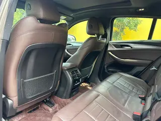 BMW X4 2020 xDrive25i Edición limitada del Caballero Negro interior foto 11