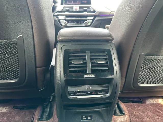 BMW X4 2020 xDrive25i Edición limitada del Caballero Negro interior foto 12