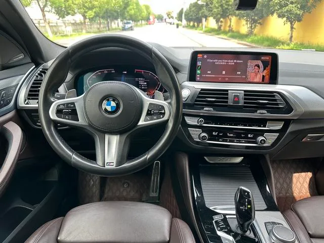 BMW X4 2020 xDrive25i Edición limitada del Caballero Negro interior foto 13
