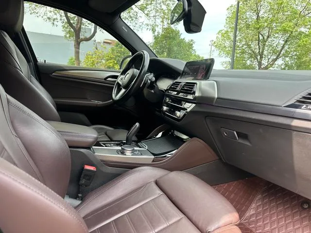 BMW X4 2020 xDrive25i Edición limitada del Caballero Negro interior foto 18