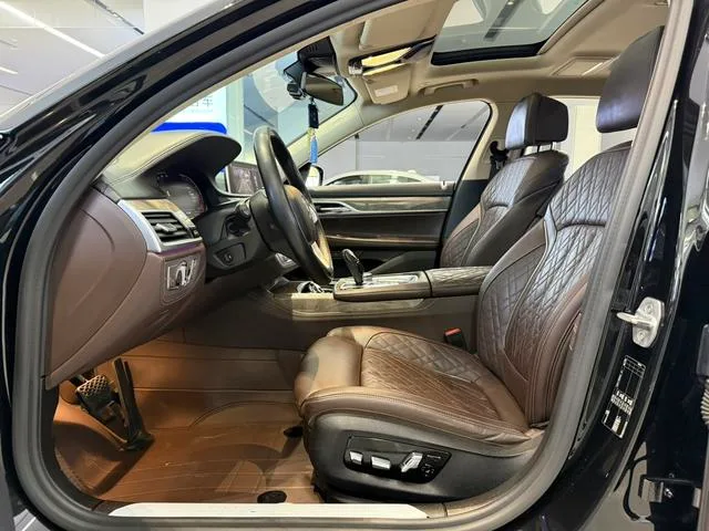 BMW 7 Series 2021 740Li Leading Type Luxury Set exterior photo 6