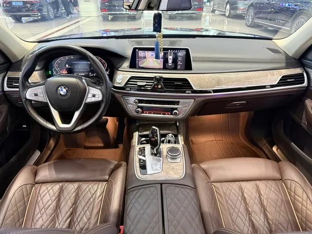 BMW 7 Series 2021 740Li Leading Type Luxury Set exterior photo 7